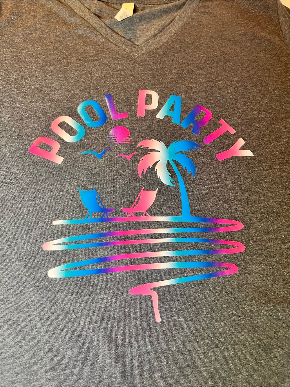 POOL PARTY Graphic Tee - Blue with Pink & Blue Ombre Print. V neck size Large